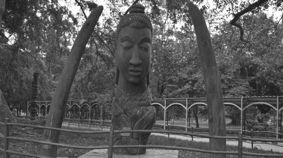 buddhist sculpture lalbagh botanical garden